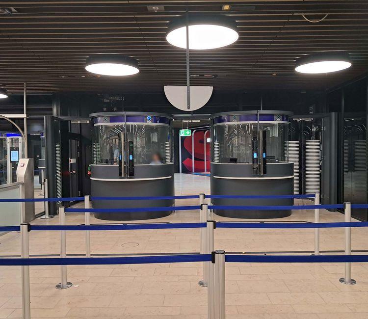 Grenzkontrollschalter Flughafen Düsseldorf