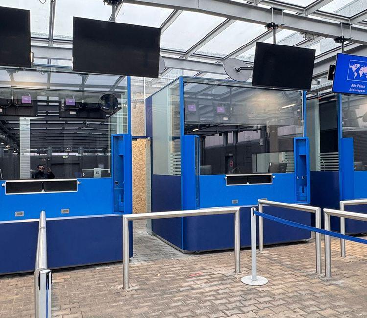 Grenzkontrollschalter am Flughafen Dortmund