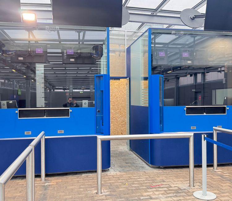 Grenzkontrollschalter am Flughafen Dortmund