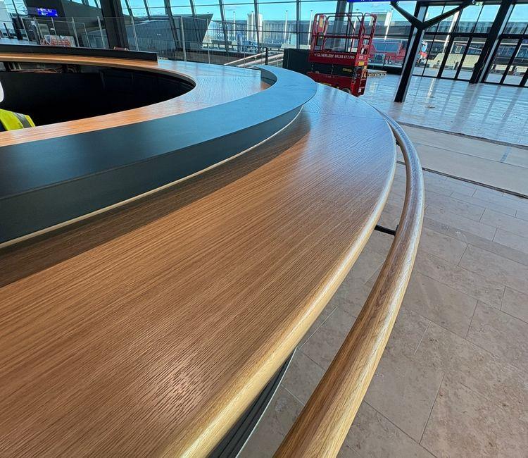 Runder Infopoint Abflugterminal Fraport