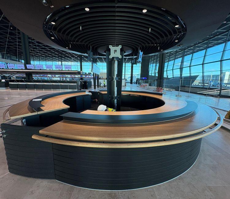 Runder Infopoint Abflugterminal Fraport