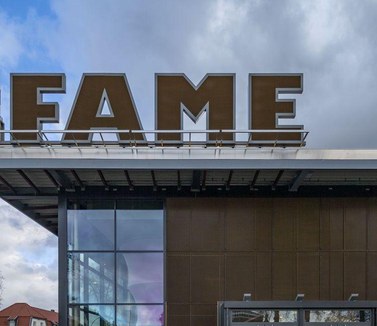 Fassade des Hall of Fame Kinos.